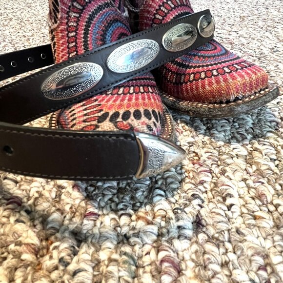 Lady Captiva Brown Belt, Engraved Silver Concho Southwest Cowgirl, Size Medium - Picture 3 of 11